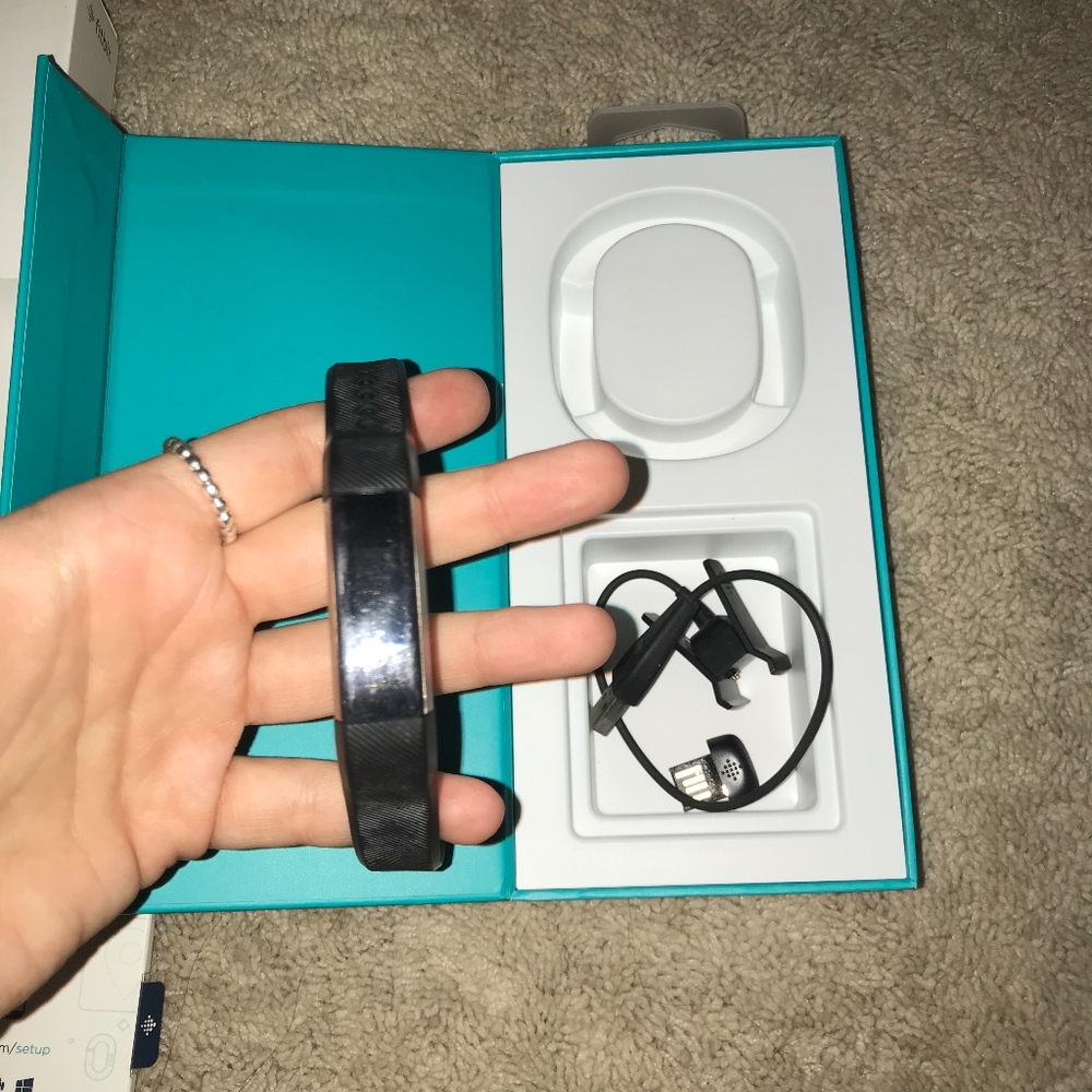 FitBit Atla - Picture 4 of 5